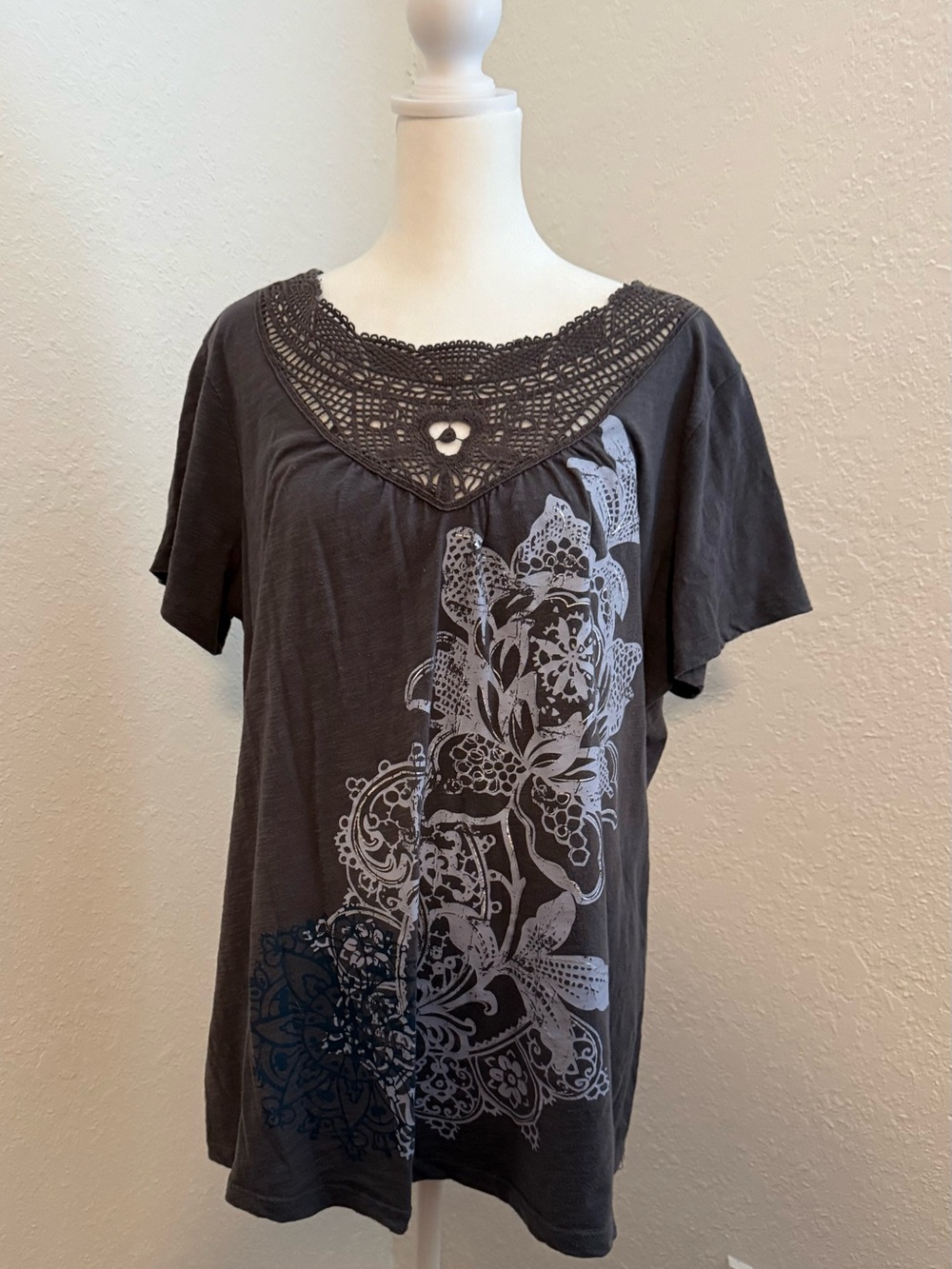 Ransom Charcoal Floral Crochet-Trim Short Sleeve Tee